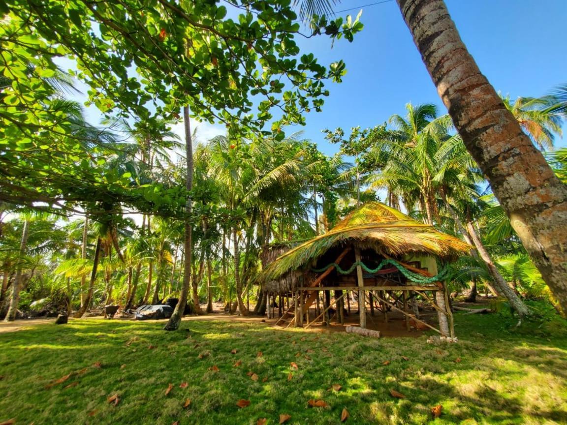 Derek'S Place Eco-Lodge Little Corn Island Exterior photo