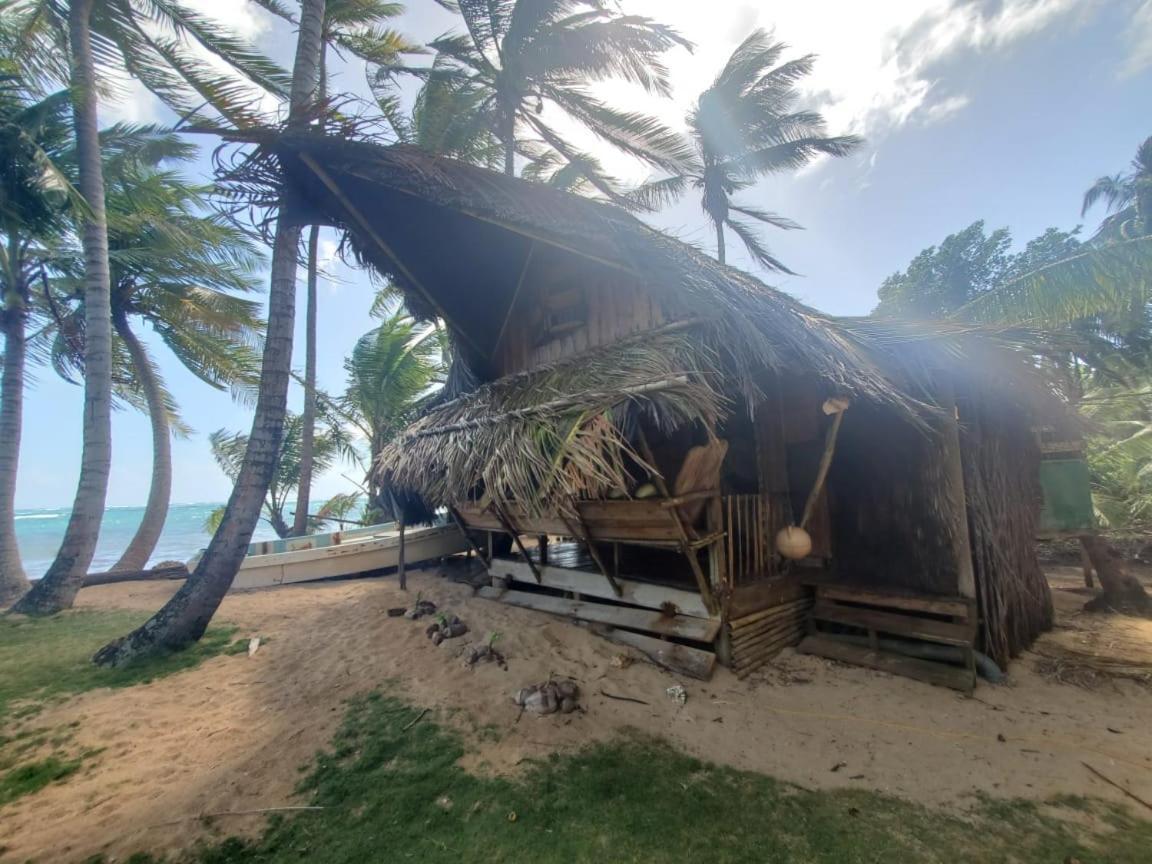 Derek'S Place Eco-Lodge Little Corn Island Exterior photo