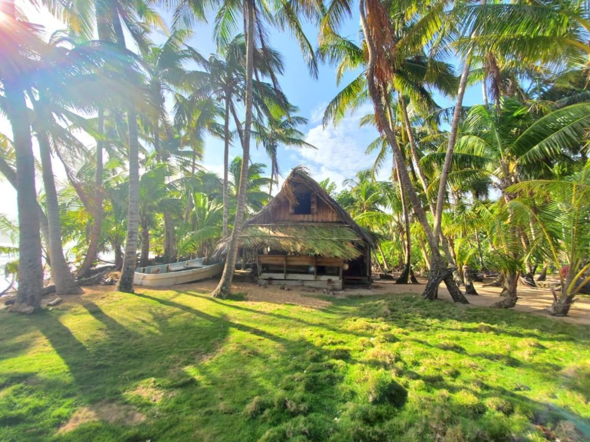 Derek'S Place Eco-Lodge Little Corn Island Exterior photo